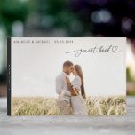 Modern Chic Heart Script & Foto Romantic Wedding Gastenboek<br><div class="desc">Dit elegante gastenboek,  met modern hartscript,  aangepaste foto en tekst,  zou een geweldige aanvulling zijn op je viering. Voeg eenvoudig je eigen gegevens toe door op de optie 'Personaliseren' te klikken.</div>