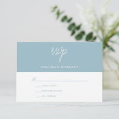 Modern Chic Poeder Blauw en Wit Trouwen RSVP (Staand voorkant)