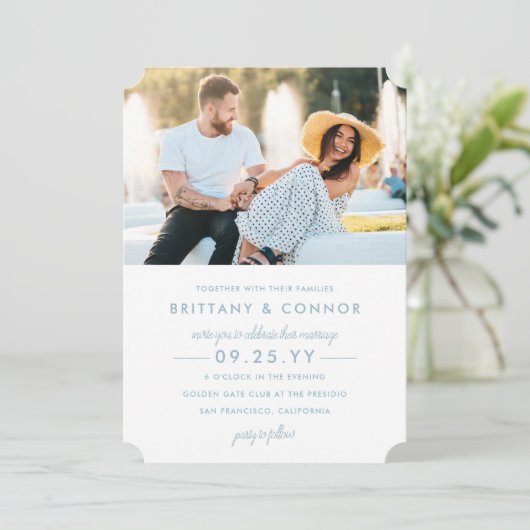 Modern Chic Powder Blue en White Photo Wedding Kaart (Staand voorkant)