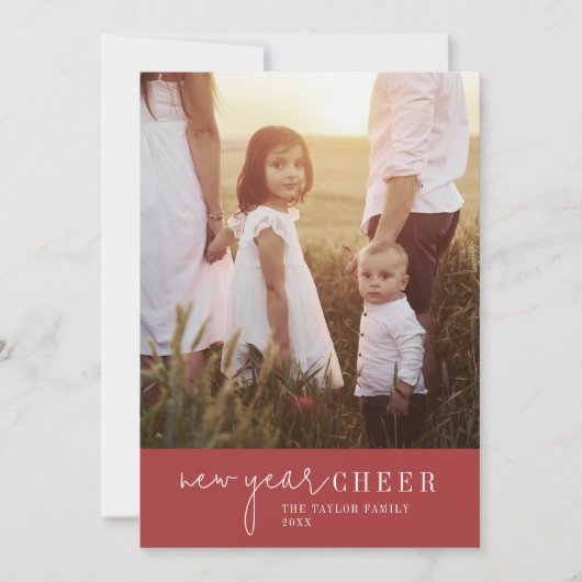 Modern chic | Rode Nieuwjaar Foto Jaar in de Revie Feestdagenkaart (Voorkant)