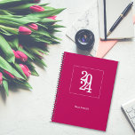 Modern Chic Roze 2024 Maandelijks wekelijks Planner<br><div class="desc">Eenvoudige Elegant Pink Minimalist Planner is perfect voor dagelijks gebruik, kantoormedewerkers, evenementenplanners of voor elk professioneel en persoonlijk gebruik. Het ontwerp is slank, minimaal, eenvoudig, elegant en modern, en een perfecte corporate look. Wordt geleverd met een aanpasbaar jaar en naam, een perfecte manier om het te personaliseren. Deze planner kan...</div>