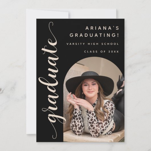 Modern Chic Script Black & Tan Afstudeerfeest Kaart (Voorkant)