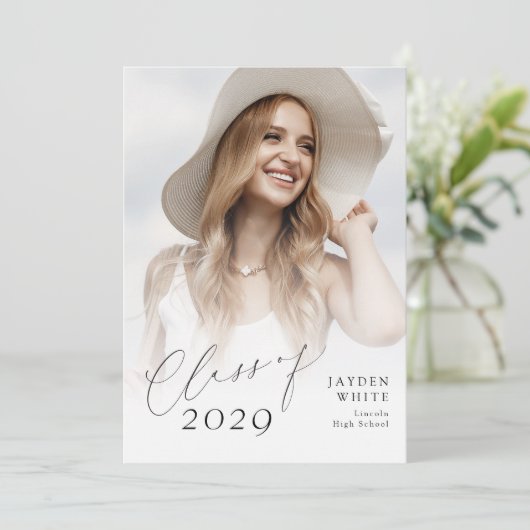 Modern Chic Script Class van 2025 Foto Afstuderen Kaart (Staand voorkant)