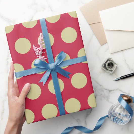 Modern Chilipeper en Olijf Polka Stippen Kerst Cadeaupapier (Geschenken)