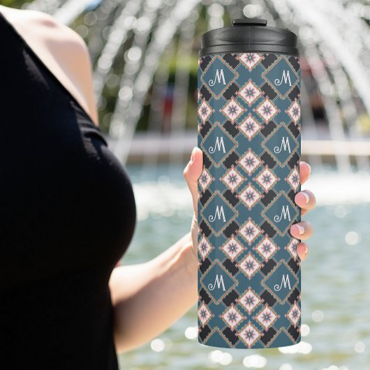 Modern chique geometrisch bloemenmonogrampatroon thermosbeker