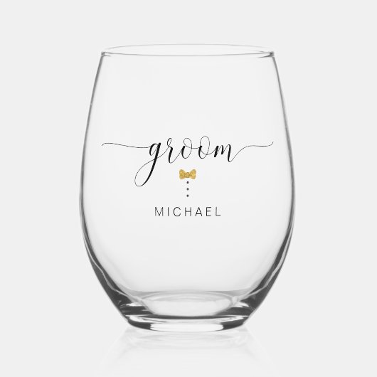 Modern Chique Script Groom Gold Bow Stropdas Naam Wijnglas Zonder Voet (Voorkant)