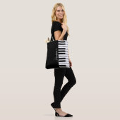 Modern chique zwart-wit pianotoetsenbord monogram tote bag (Op model)