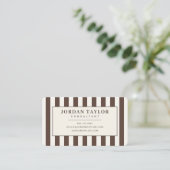 Modern Chocoladebruine Gestreepte Monogram Visitekaartje (Staand voorkant)