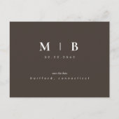 Modern Chocolate Brown Monogram Weduwsdatum Aankondigingskaart (Voorkant)