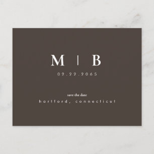 Modern Chocolate Brown Monogram Weduwsdatum Aankondigingskaart