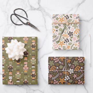 Modern Christmas floral and nutcrackers Inpakpapier Vel