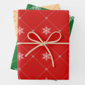 Modern Christmas | Triangles & Snowflakes Pattern Inpakpapier Vel (In situ)