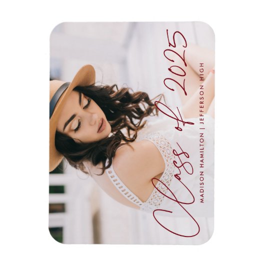 Modern Class of 2025 Burgundy Script Afstuderen Magneet (Verticaal)