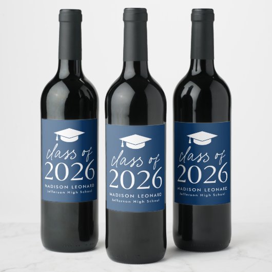 Modern Class of 2025 Script Navy Afstuderen Wijn Etiket (Flessen)