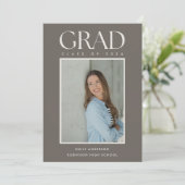Modern Classic Brown Graduation Photo Announcement Aankondiging (Staand voorkant)