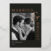 Modern Classic Gold Foil Married and Bright Folie Feestdagenkaart (Voorkant)