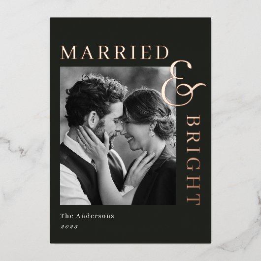 Modern Classic Gold Foil Married and Bright Folie Feestdagenkaart (Voorkant)