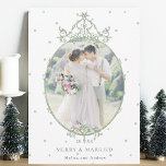 Modern Classic Lijst Vrolijk & Getrouwd Foto Feestdagenkaart<br><div class="desc">Deze vlakke kerst | Holiday Card beschikt over een eenvoudige Sage Green  lijst met een foto. Voor meer geavanceerde aanpassing van dit ontwerp,  klikt u op de BLUE DESIGN TOOL BUTTON hierboven!</div>