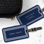 Modern Classic Navy Blue met witte randen Bagagelabel<br><div class="desc">Reis in stijl met dit moderne marineblauwe bagagelabel met witte randen. Personaliseer dit label met uw informatie en voor meer mogelijkheden, zoals om het lettertype en de grootte ervan te wijzigen, klik op de knop "Aanpassen". *Het Zazzle-watermerk dat in het zoomvoorbeeld wordt weergegeven, wordt NIET weergegeven op het uiteindelijke afgedrukte...</div>