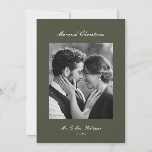 Modern Classic Sage Married Christmas Newlywed Feestdagenkaart (Voorkant)