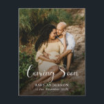 Modern Coming Soon Baby Photo Pregnancy  Aankondigingskaart<br><div class="desc">Announce your little one’s arrival in style with this modern Coming Soon baby announcement postcard. Featuring space for a cherished ultrasound or maternity photo,  sleek typography,  and a clean,  elegant layout,  it’s the perfect way to share your joyful news with loved ones. Ideal for mailing to family and friends.</div>