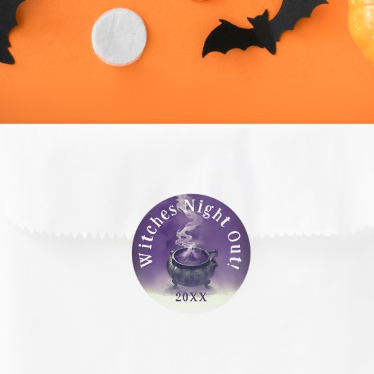 Modern Cool Meisjes Night Out Paarse Heksenketel Ronde Sticker