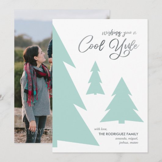 Modern Cool Yule Script Lichtgroene Bomen Foto Feestdagenkaart (Voorkant / Achterkant)