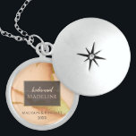 Modern Coral Abstract 💡 Inky Oil Wedding Locket Ketting<br><div class="desc">Modern Coral Abstract 💡 Inky Oil Wedding – Chic & Vibrant 🥂 💌 Vier de liefde met een stijlvolle Inky Oil ! Deze moderne koraal abstract is ideaal voor een bruiloft, met een trendy koraal tint met abstracte details voor een frisse, eigentijdse uitstraling. Of u nu een casual tuinbijeenkomst organiseert,...</div>