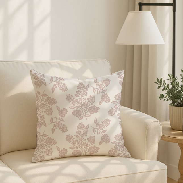Modern Cottage style, dusty pink floral  Kussen (Creator heeft geüpload)