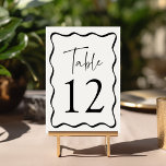 Modern Cream and Black Wavy Lijst Bruiloft Kaart<br><div class="desc">Voeg een stijlvol tintje toe aan uw huwelijksfeest met deze Modern Wavy Lijst bruidstafelkaarten! Het retro ontwerp toont "Table" in een handgeschreven zwart script met het onderstaande tabelnummer. Een zwarte golvende rand rond het tabelnummer contrasteert met een lichte crème achtergrond. Het ontwerp herhaalt zich op de achterkant. Om de tafelkaarten...</div>