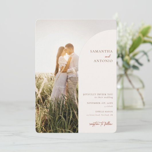 Modern Cream Wedding Invitation Kaart (Staand voorkant)
