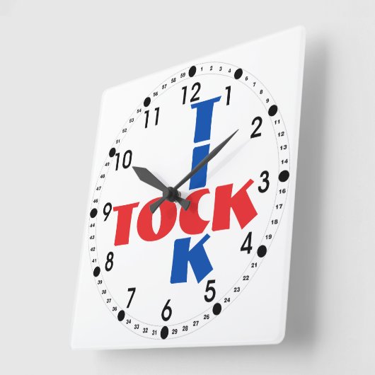 Modern Crossword Pattern Tick Tock Typography Vierkante Klok (Hoek)