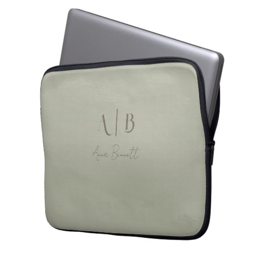 Modern Custom Monogram Initialen Naam Dusty Sage Laptop Sleeve (Voorkant Links)