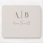 Modern Custom Monogram Initialen Naam Licht Beige Muismat (Voorkant)
