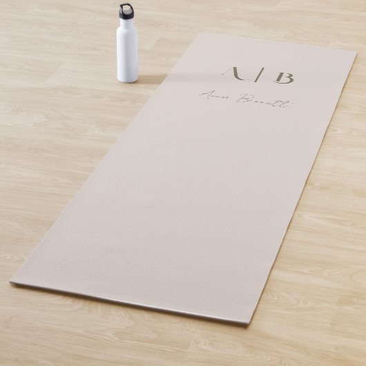 Modern Custom Monogram Initialen Naam Licht Beige Yogamat (In situ)