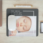 Modern Cute Baby Foto | Beauty Quote Muismat<br><div class="desc">Leg de essentie van onschuld en schoonheid vast met ons moderne en schattige baby-fotoproduct collectie op Zazzle! Koester de kostbare momenten met deze charmante afbeeldingen die de zuiverheid en vreugde van de kindertijd vieren. Elk item is zorgvuldig ontworpen om de schoonheid van onschuld te laten zien, ons herinneren aan de...</div>