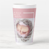 Modern Cute Baby Foto | Roze en wit | Citaat Latte Mok (Voorkant)