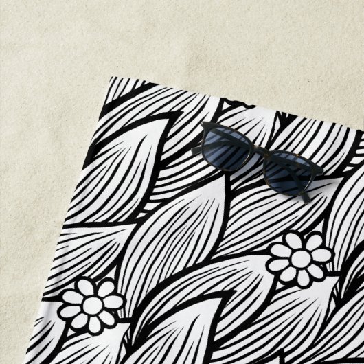 Modern Cute Black en White Hippie Daisy Floral Strandlaken (In situ)