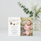 Modern Cute Bumblebee First Birthday Invitation Uitnodiging Briefkaart (Staand voorkant)