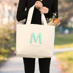 Modern Cute Fun Custom Name 3D Monogram Grote Tote Bag<br><div class="desc">Schuif monogrammed tas met uw eigen naam als een schaduwtas in helder turquoise en blauwgroen. Modern,  minimalistisch,  eenvoudig en leuk,  dit door typografie aangedreven ontwerp zorgt voor een cool,  persoonlijk geschenk!</div>