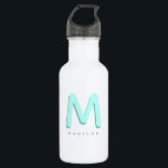 Modern Cute Fun Custom Name 3D Monogram Waterfles<br><div class="desc">Schuif een monogrammed waterflesje met uw eigen naam als een schaduw initiaal in turkooise en blauwgroen. Modern,  minimalistisch,  eenvoudig en leuk,  dit door typografie aangedreven ontwerp zorgt voor een cool,  persoonlijk geschenk!</div>