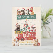 Modern Cute Hond We Woof Je een Prettig Kerstfeest Feestdagenkaart (Staand voorkant)
