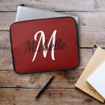 Modern Cute Simple Monogram Initiaal   Naam Stijlv Laptop Sleeve<br><div class="desc">Laptop hoesje met een rode achtergrond en een wit aangepast monogram,  eerste initiaal en voornaam.</div>