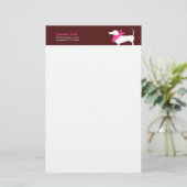 Modern Dachshund in Roze Scarf op chocolade Briefpapier (Staand voorkant)