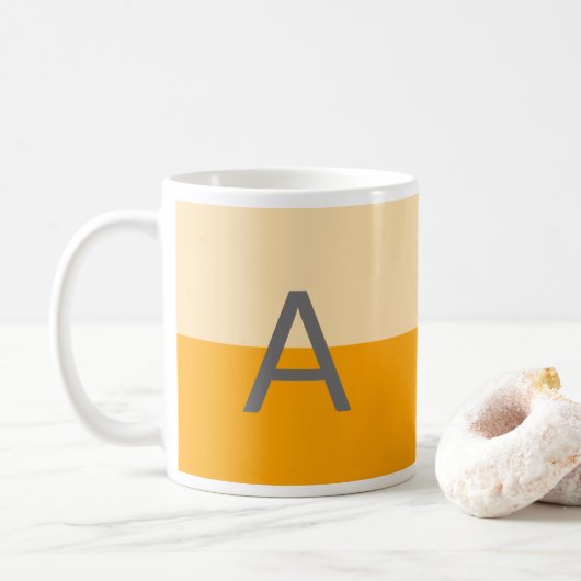 Modern Daffodil Yellow Monogram Koffiemok (Met donut)