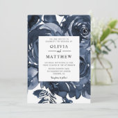 Modern Dark Blue Rozen Bouquet Wedding Kaart (Staand voorkant)