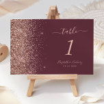 Modern Dark Bourgogne Roos Gouden Glitter Bruiloft Kaart<br><div class="desc">De linkerkant van dit elegante moderne huwelijkstafelnummer heeft een rozen gouden faux glitter design. De aanpasbare tekst combineert bleke roos-gekleurde handschriften,  koperplaat en cursieve lettertypen op een donkere bordeauxrode achtergrond.</div>