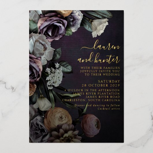 Modern Dark Moody Paarse Floral Wedding Gold Folie Uitnodiging (Voorkant)