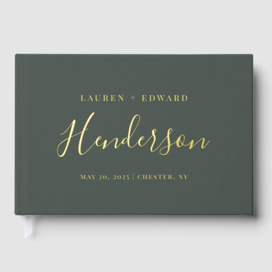 Modern Dark Sage en Goud Familienaam Trouwen Gastenboek (Voorkant)