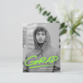 Modern Dashed Afstudeerder Limoen Fotoafstudeerfee Uitnodiging Briefkaart (Staand voorkant)